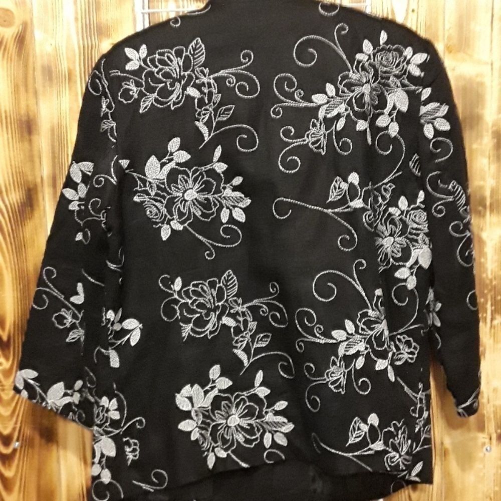 8 for $20 Jm Collection 12 P Black And White Blazer - Picture 3 of 4